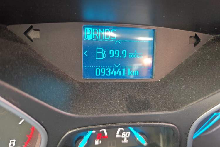 Used Ford Kuga 2015 1.5L GTDi Two-Wheel-Drive Comfort Model Odometer Close Up