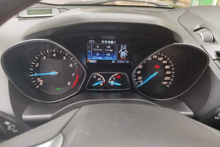Used Ford Kuga 2015 1.5L GTDi Four-Wheel-Drive Elite Model Odometer Close Up