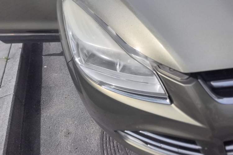 Used Ford Kuga 2015 1.5L GTDi Four-Wheel-Drive Elite Model Right Front Headlight