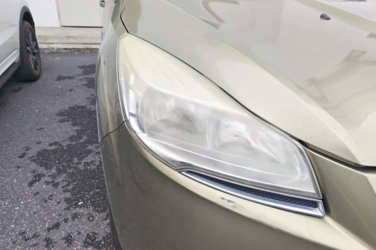 Used Ford Kuga 2015 1.5L GTDi Two-Wheel-Drive Comfort Model Right Front Headlight