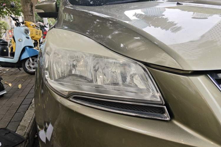 Used Ford Kuga 2015 1.5L GTDi Two-Wheel Drive Fashion Edition Right Front Headlight