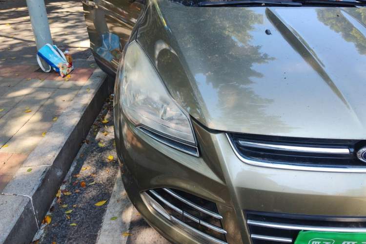 Used Ford Kuga 2015 2.0L GTDi Four-Wheel Drive Elite Model Right Front Headlight