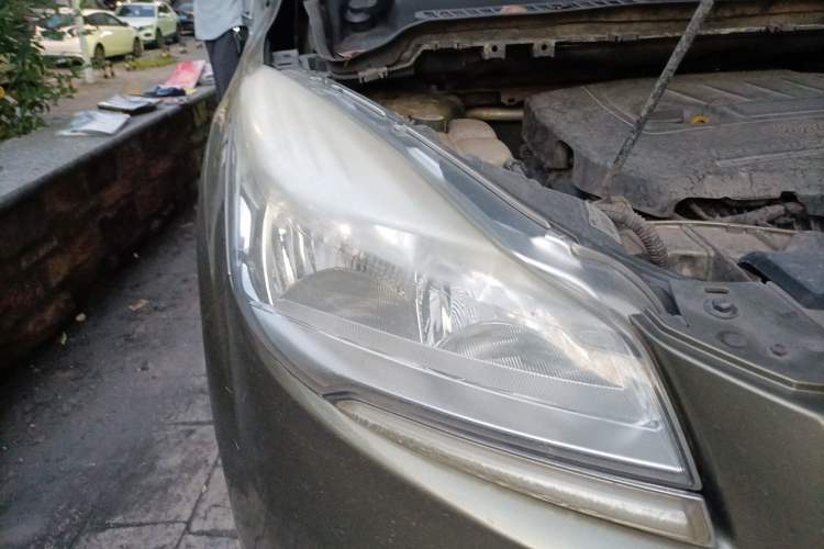 Used Ford Kuga 2015 1.5L GTDi Four-Wheel-Drive Elite Model Right Front Headlight
