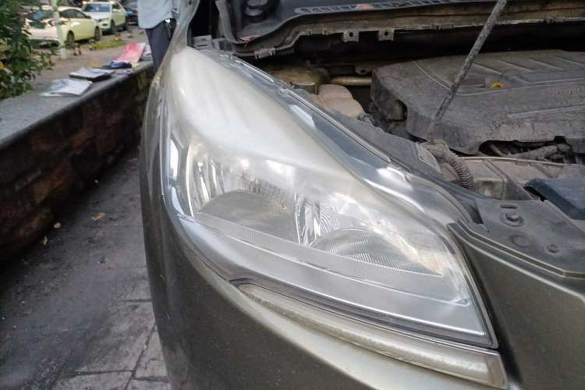 Used Ford Kuga 2015 1.5L GTDi Four-Wheel-Drive Elite Model Right Front Headlight