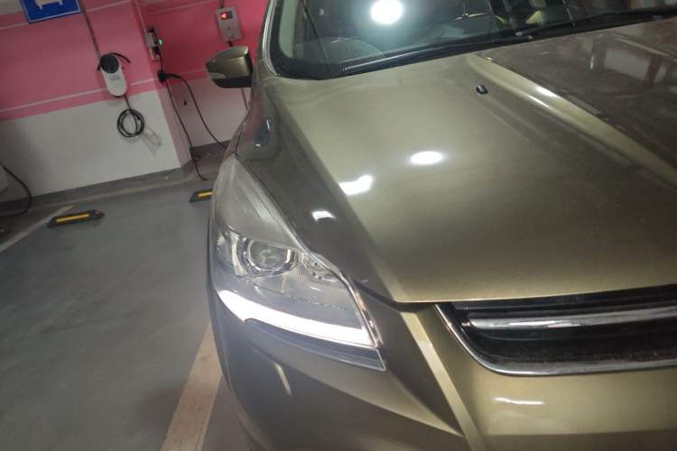 Used Ford Kuga 2015 2.0L GTDi Four-Wheel Drive Prestige Model Right Front Headlight
