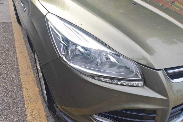 Used Ford Kuga 2015 1.5L GTDi Two-Wheel-Drive Comfort Model Right Front Headlight