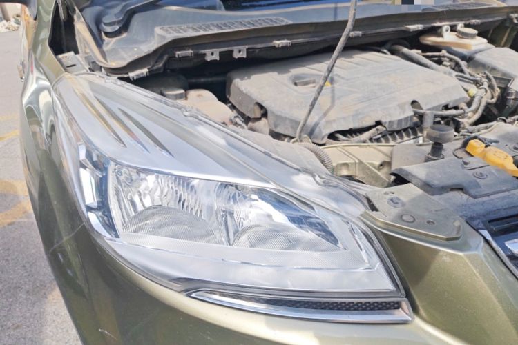 Used Ford Kuga 2015 1.5L GTDi Two-Wheel-Drive Comfort Model Right Front Headlight