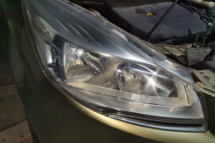 Used Ford Kuga 2015 1.5L GTDi Two-Wheel Drive Fashion Edition Right Front Headlight