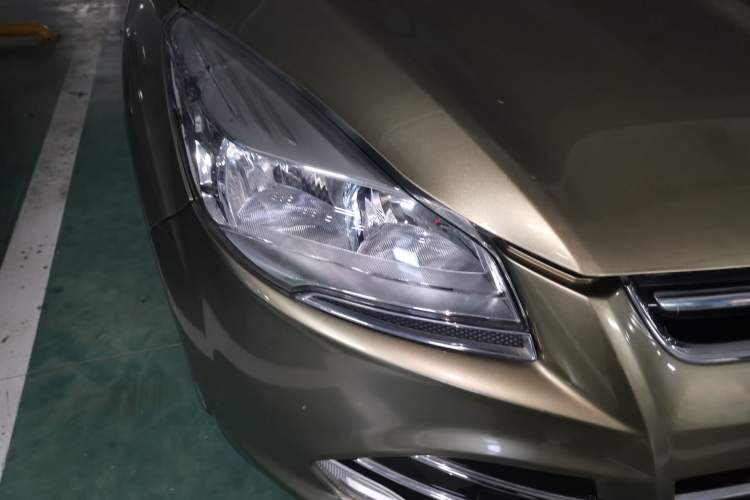 Used Ford Kuga 2015 1.5L GTDi Two-Wheel Drive Fashion Edition Right Front Headlight