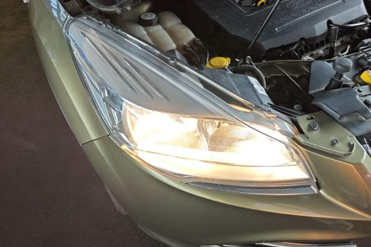 Used Ford Kuga 2015 1.5L GTDi Two-Wheel Drive Fashion Edition Right Front Headlight