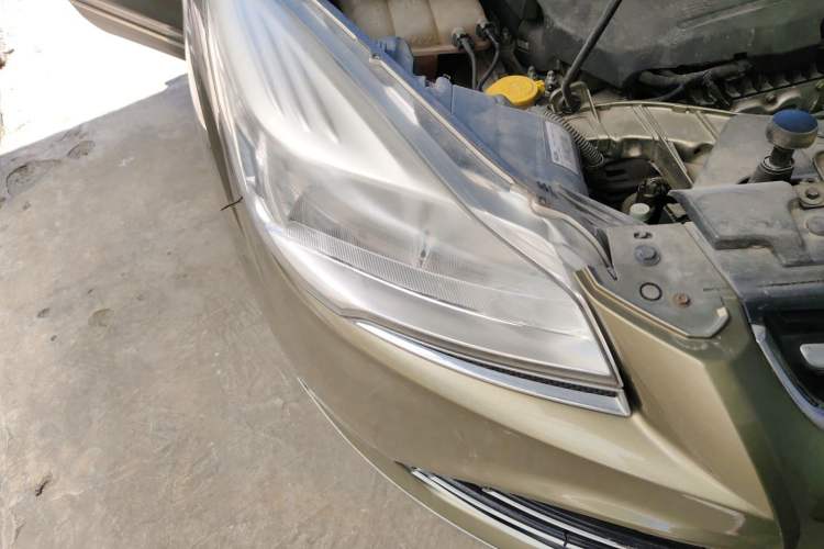 Used Ford Kuga 2015 1.5L GTDi Two-Wheel-Drive Comfort Model Right Front Headlight