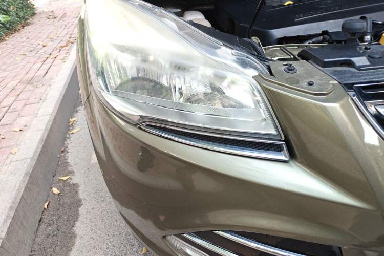 Used Ford Kuga 2015 1.5L GTDi Four-Wheel-Drive Elite Model Right Front Headlight