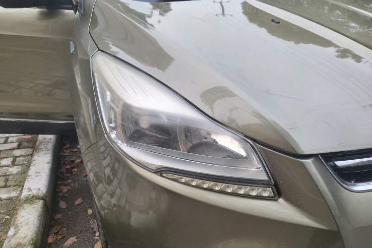 Used Ford Kuga 2015 1.5L GTDi Four-Wheel-Drive Elite Model Right Front Headlight