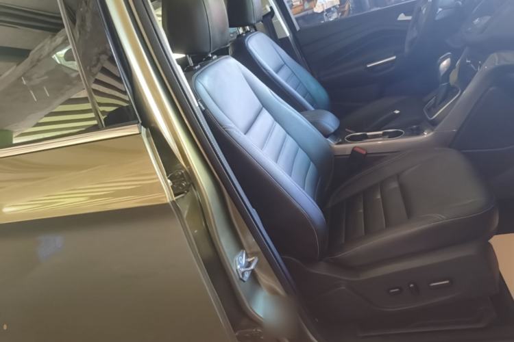 Used Ford Kuga 2015 1.5L GTDi Four-Wheel-Drive Elite Model Right Front Seat