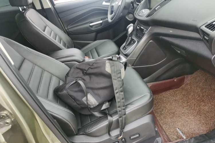 Used Ford Kuga 2015 1.5L GTDi Four-Wheel-Drive Elite Model Right Front Seat