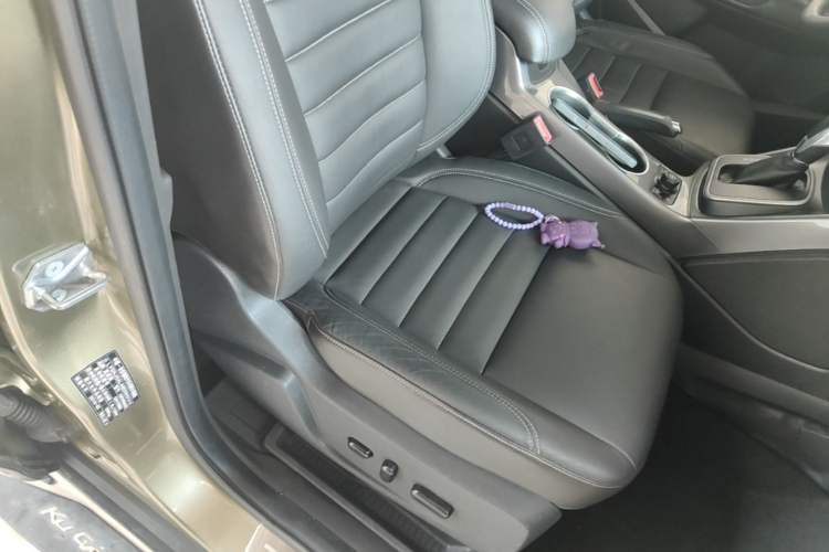 Used Ford Kuga 2015 1.5L GTDi Four-Wheel-Drive Elite Model Right Front Seat