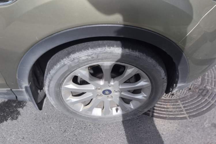 Used Ford Kuga 2015 1.5L GTDi Four-Wheel-Drive Elite Model Right Front Wheel Hub