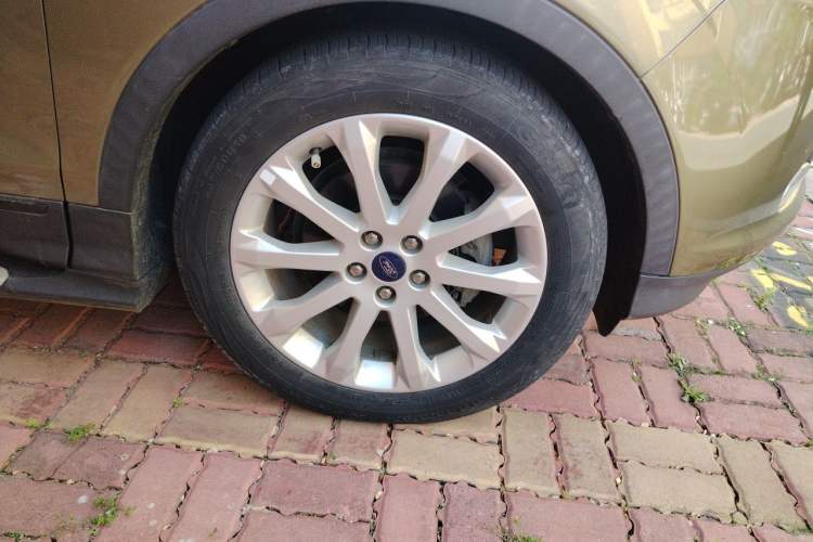 Used Ford Kuga 2015 1.5L GTDi Two-Wheel Drive Fashion Edition Right Front Wheel Hub