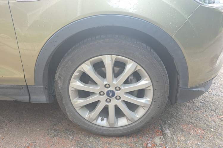 Used Ford Kuga 2015 1.5L GTDi Two-Wheel Drive Fashion Edition Right Front Wheel Hub