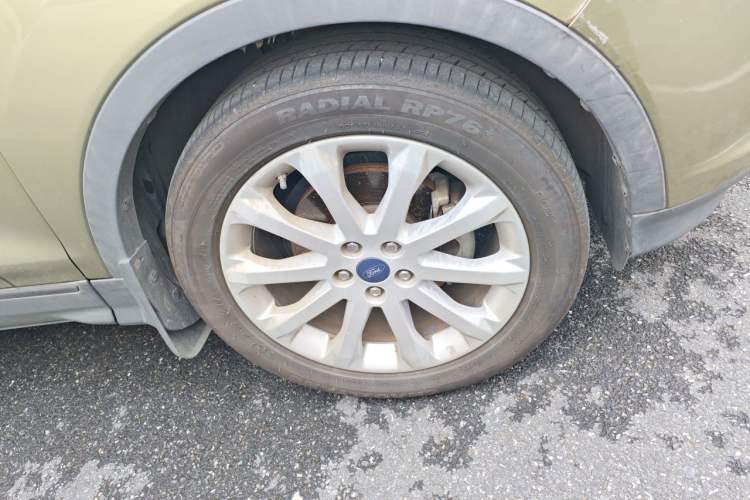 Used Ford Kuga 2015 1.5L GTDi Two-Wheel-Drive Comfort Model Right Front Wheel Hub
