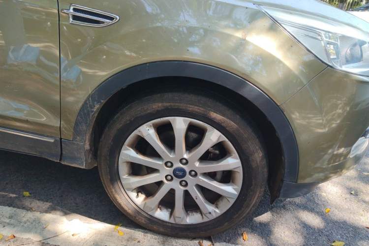 Used Ford Kuga 2015 2.0L GTDi Four-Wheel Drive Elite Model Right Front Wheel Hub