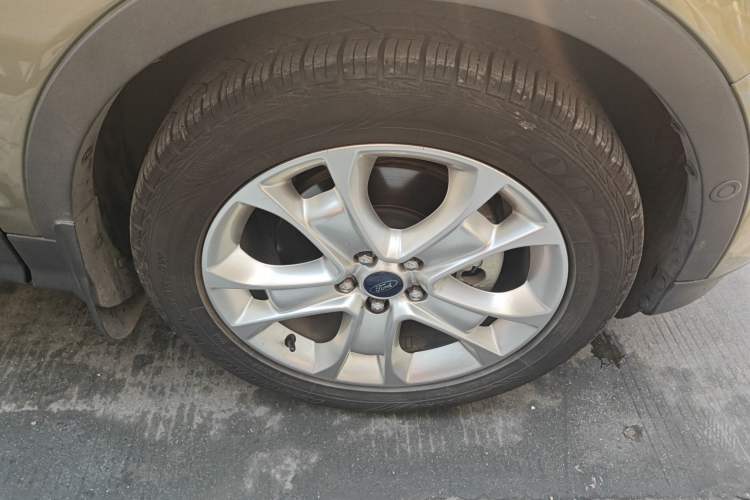 Used Ford Kuga 2015 2.0L GTDi Four-Wheel-Drive Sport Model Right Front Wheel Hub