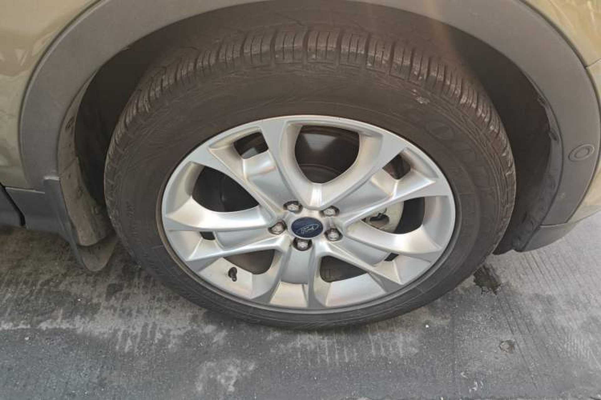 Used Ford Kuga 2015 2.0L GTDi Four-Wheel-Drive Sport Model Right Front Wheel Hub