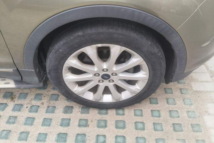 Used Ford Kuga 2015 1.5L GTDi Two-Wheel Drive Fashion Edition Right Front Wheel Hub