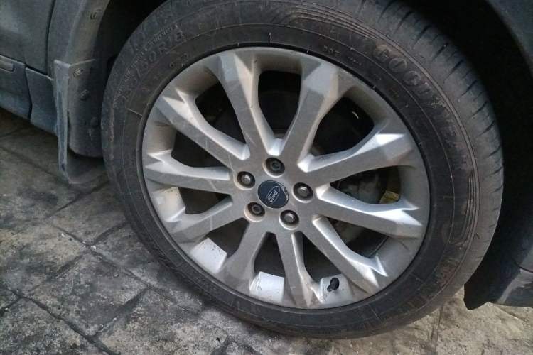 Used Ford Kuga 2015 1.5L GTDi Four-Wheel-Drive Elite Model Right Front Wheel Hub