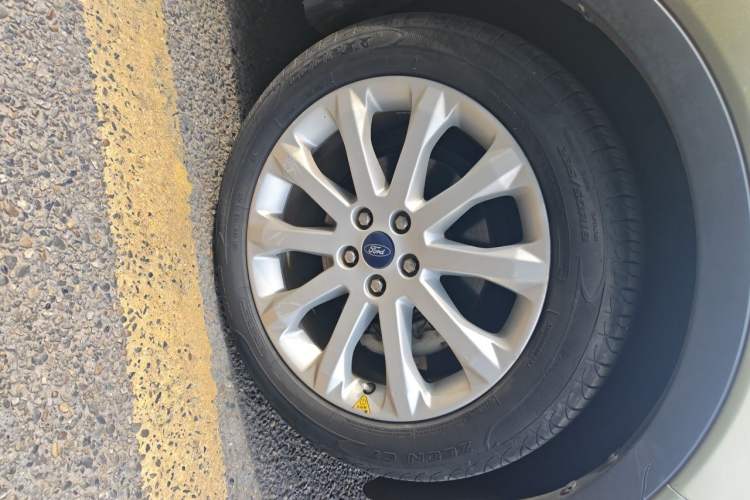 Used Ford Kuga 2015 1.5L GTDi Two-Wheel-Drive Comfort Model Right Front Wheel Hub