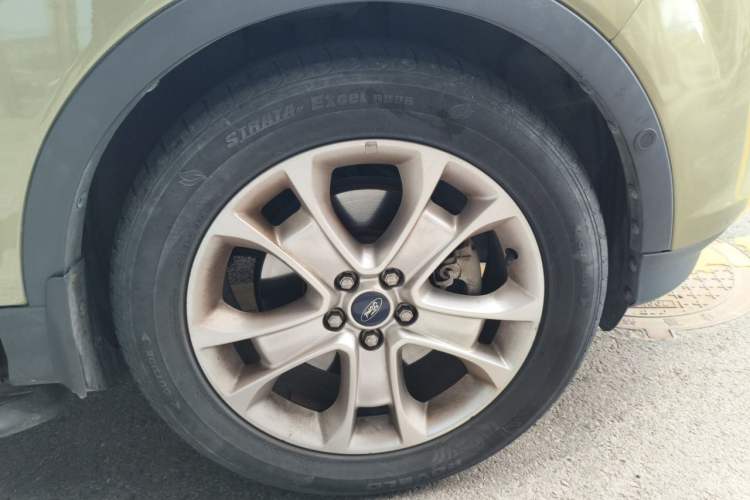 Used Ford Kuga 2015 2.0L GTDi Four-Wheel-Drive Sport Model Right Front Wheel Hub