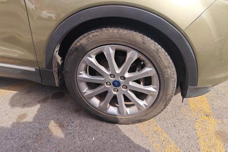 Used Ford Kuga 2015 1.5L GTDi Two-Wheel-Drive Comfort Model Right Front Wheel Hub