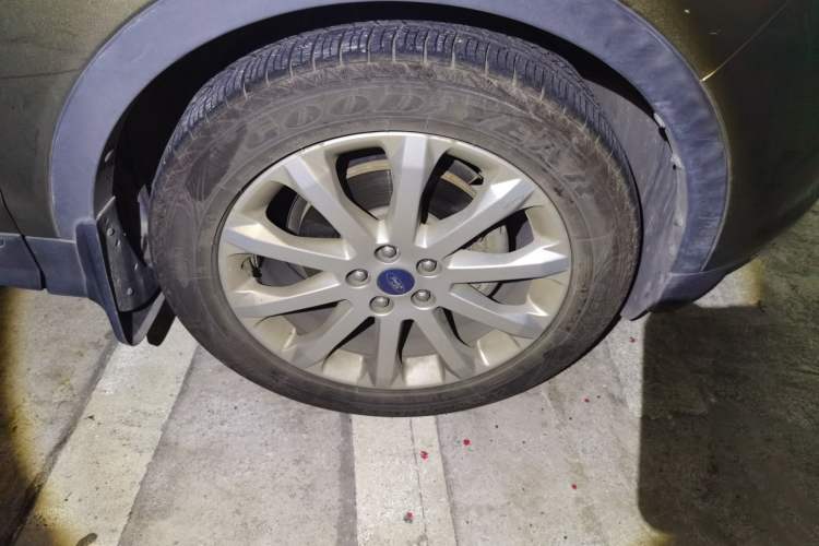 Used Ford Kuga 2015 1.5L GTDi Two-Wheel Drive Fashion Edition Right Front Wheel Hub