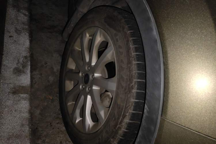 Used Ford Kuga 2015 1.5L GTDi Two-Wheel Drive Fashion Edition Right Front Wheel Hub