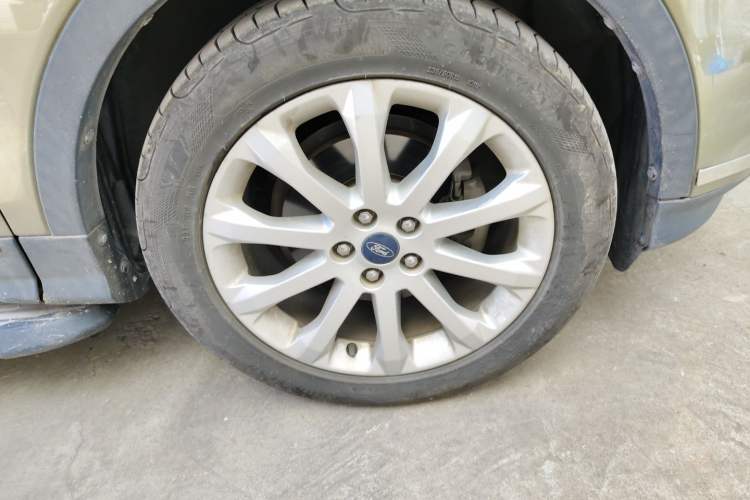 Used Ford Kuga 2015 1.5L GTDi Two-Wheel-Drive Comfort Model Right Front Wheel Hub