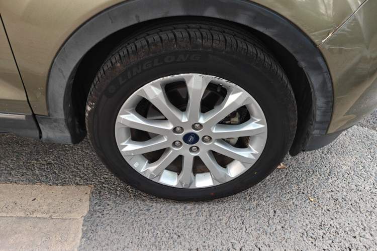 Used Ford Kuga 2015 1.5L GTDi Four-Wheel-Drive Elite Model Right Front Wheel Hub