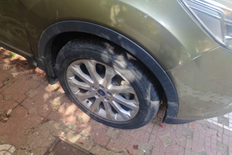 Used Ford Kuga 2015 1.5L GTDi Four-Wheel-Drive Elite Model Right Front Wheel Hub