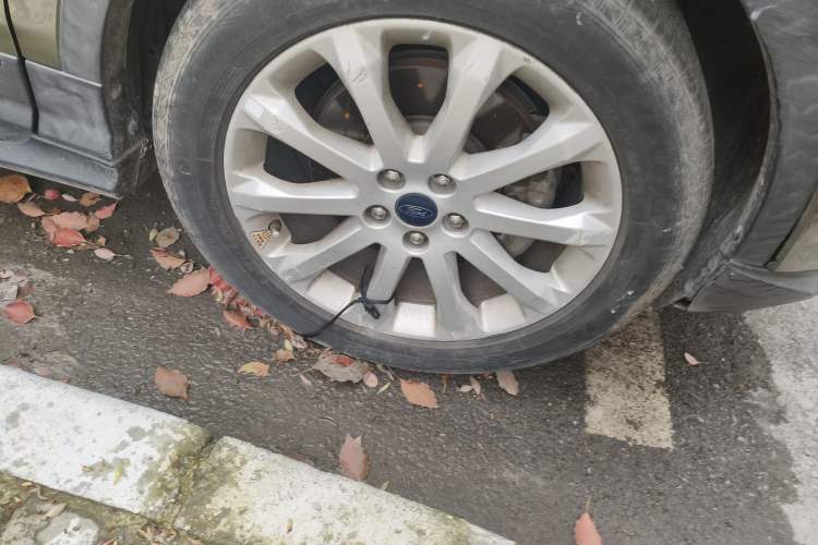 Used Ford Kuga 2015 1.5L GTDi Four-Wheel-Drive Elite Model Right Front Wheel Hub