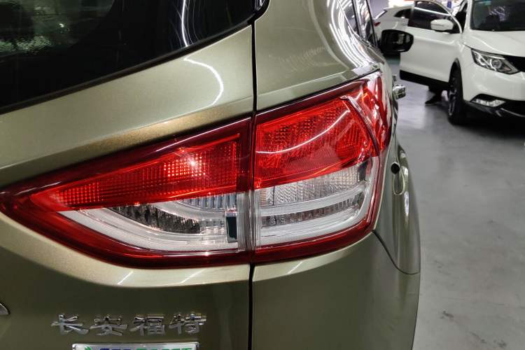 Used Ford Kuga 2015 1.5L GTDi Two-Wheel Drive Fashion Edition Right Rear Taillight