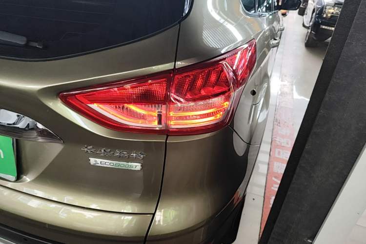 Used Ford Kuga 2015 1.5L GTDi Two-Wheel Drive Fashion Edition Right Rear Taillight
