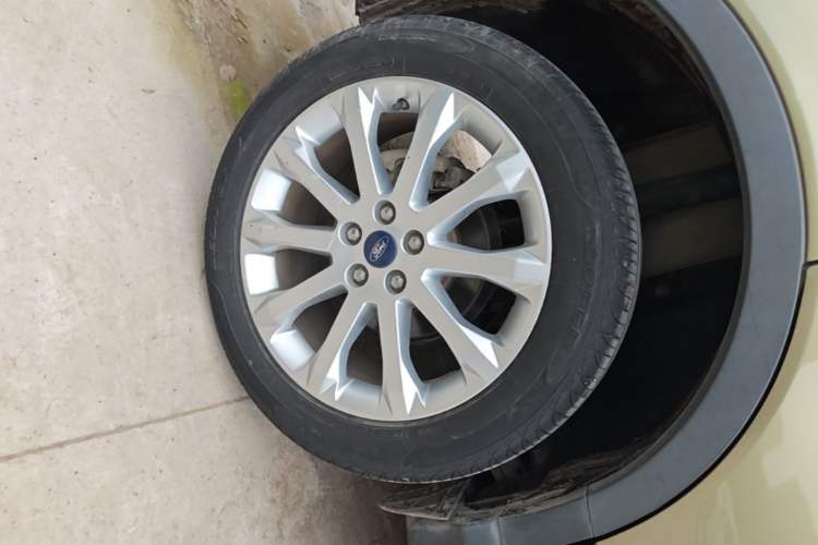 Used Ford Kuga 2015 1.5L GTDi Two-Wheel Drive Fashion Edition Right Rear Wheel Hub