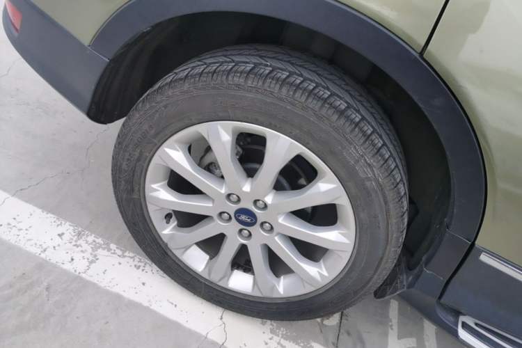 Used Ford Kuga 2015 1.5L GTDi Four-Wheel-Drive Elite Model Right Rear Wheel Hub