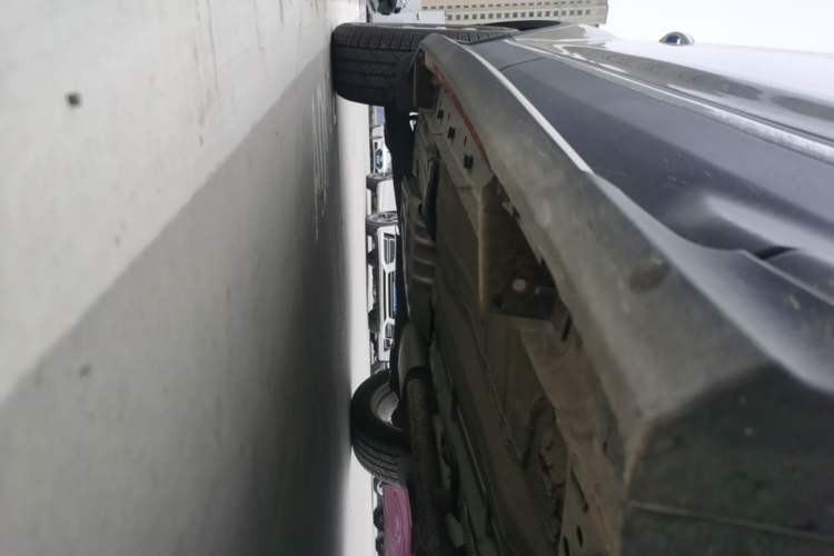 Used Ford Kuga 2015 1.5L GTDi Four-Wheel-Drive Elite Model Right Side Sill