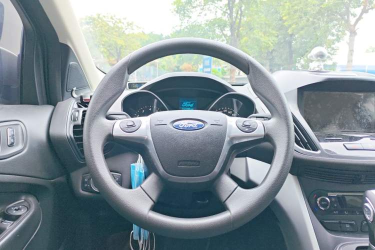 Used Ford Kuga 2015 1.5L GTDi Two-Wheel-Drive Comfort Model Steering Wheel