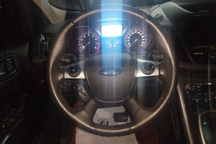 Used Ford Kuga 2015 2.0L GTDi Four-Wheel Drive Prestige Model Steering Wheel