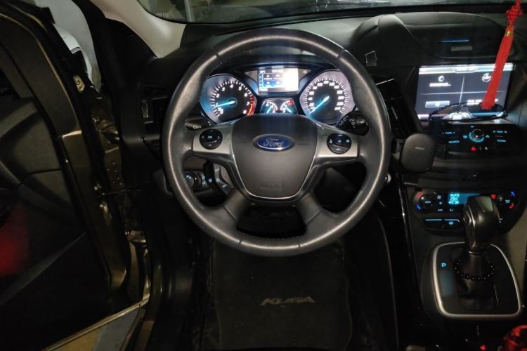 Used Ford Kuga 2015 2.0L GTDi Four-Wheel-Drive Sport Model Steering Wheel