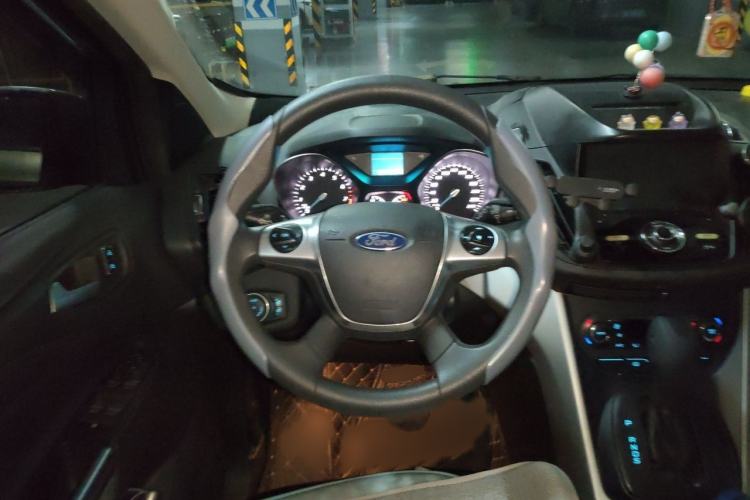 Used Ford Kuga 2015 1.5L GTDi Two-Wheel-Drive Comfort Model Steering Wheel