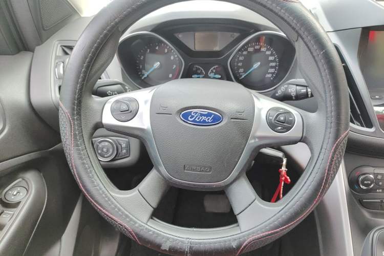Used Ford Kuga 2015 1.5L GTDi Two-Wheel-Drive Comfort Model Steering Wheel