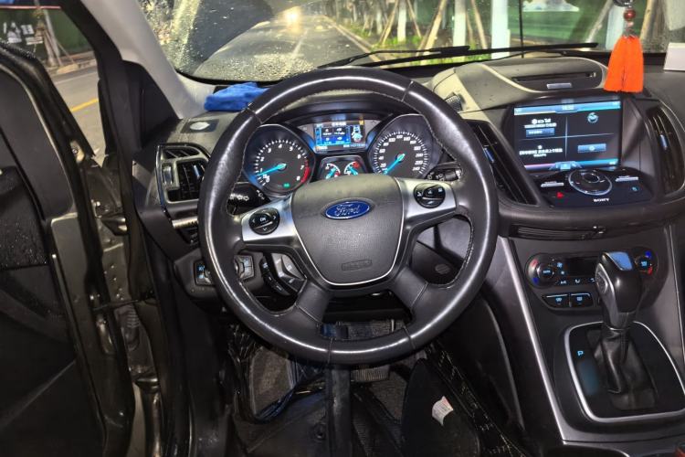 Used Ford Kuga 2015 2.0L GTDi Four-Wheel Drive Prestige Model Steering Wheel