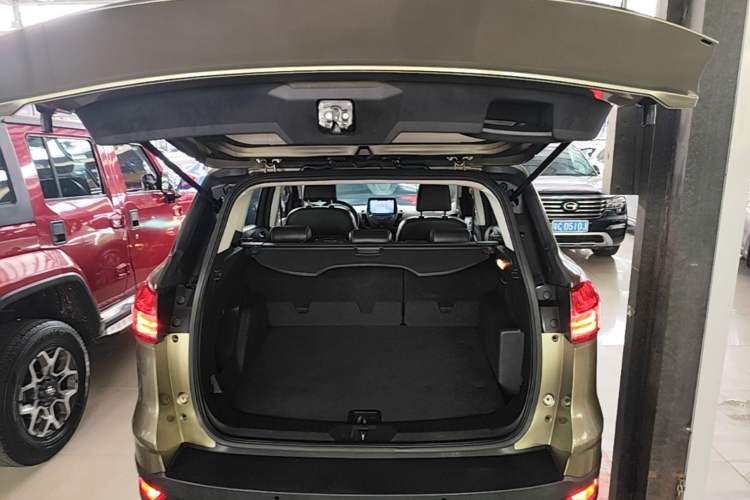 Used Ford Kuga 2015 1.5L GTDi Two-Wheel Drive Fashion Edition Trunk